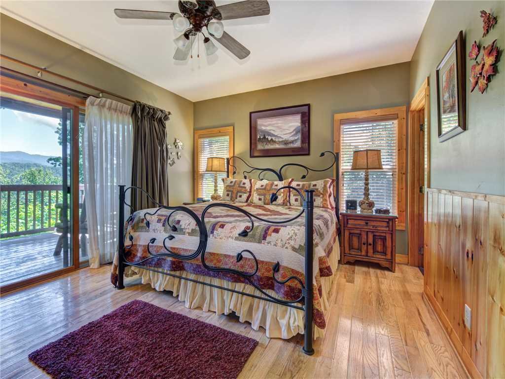 Riversong Romance Cabin in Sevierville w/ 2 BR (Sleeps4)