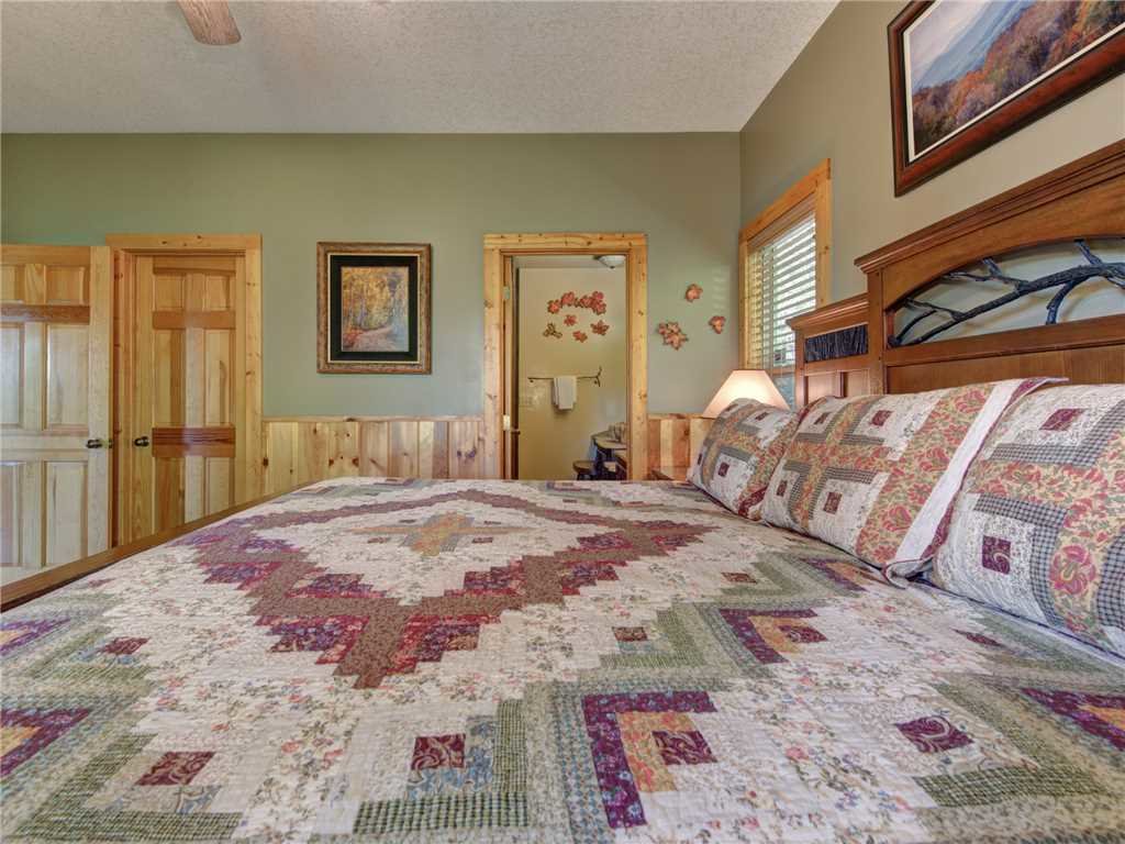 Riversong Romance Cabin in Sevierville w/ 2 BR (Sleeps4)