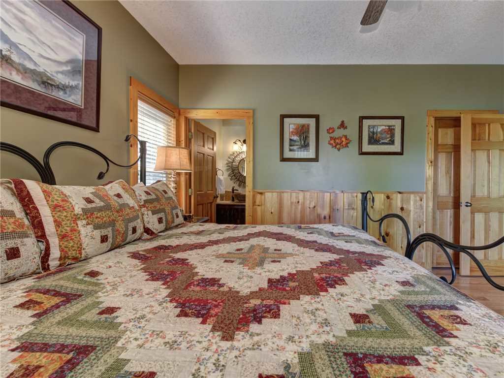 Riversong Romance Cabin in Sevierville w/ 2 BR (Sleeps4)