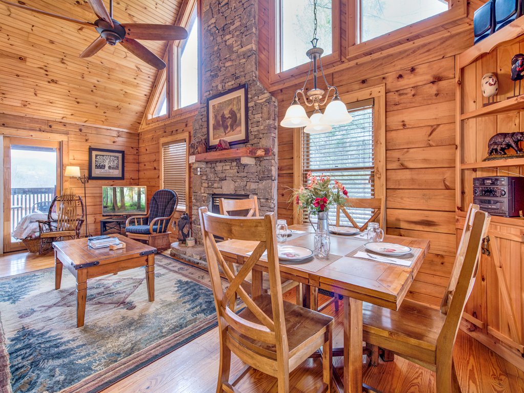 Robin's View Cabin in Sevierville w/ 2 BR (Sleeps6)