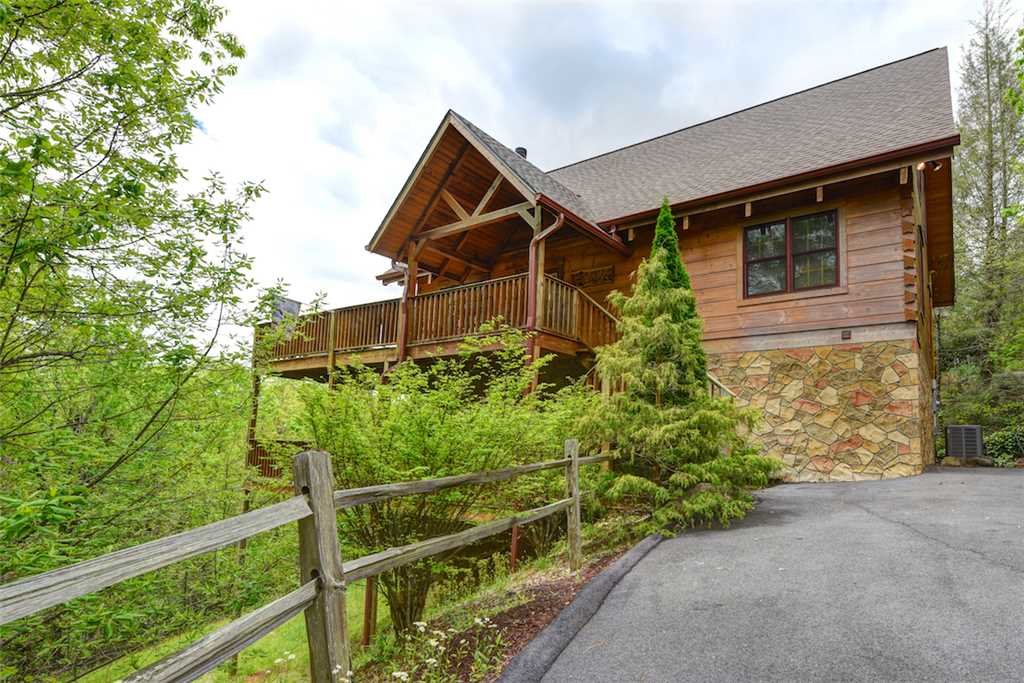 Elkhorn Lodge Cabin in Gatlinburg w/ 3 BR (Sleeps10)