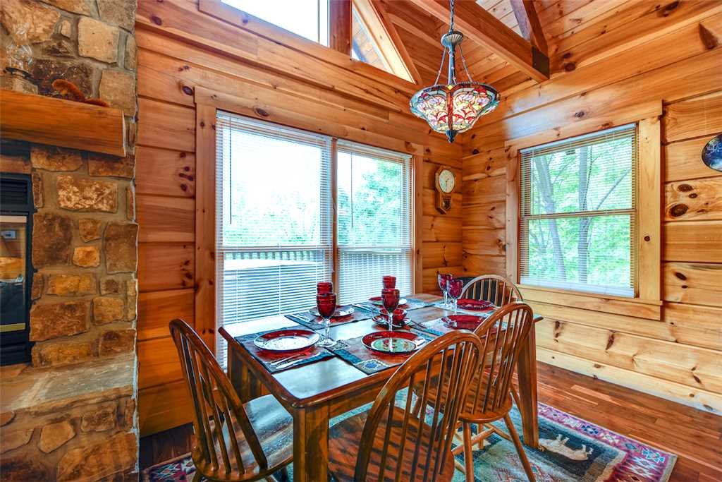 Elkhorn Lodge Cabin in Gatlinburg w/ 3 BR (Sleeps10)