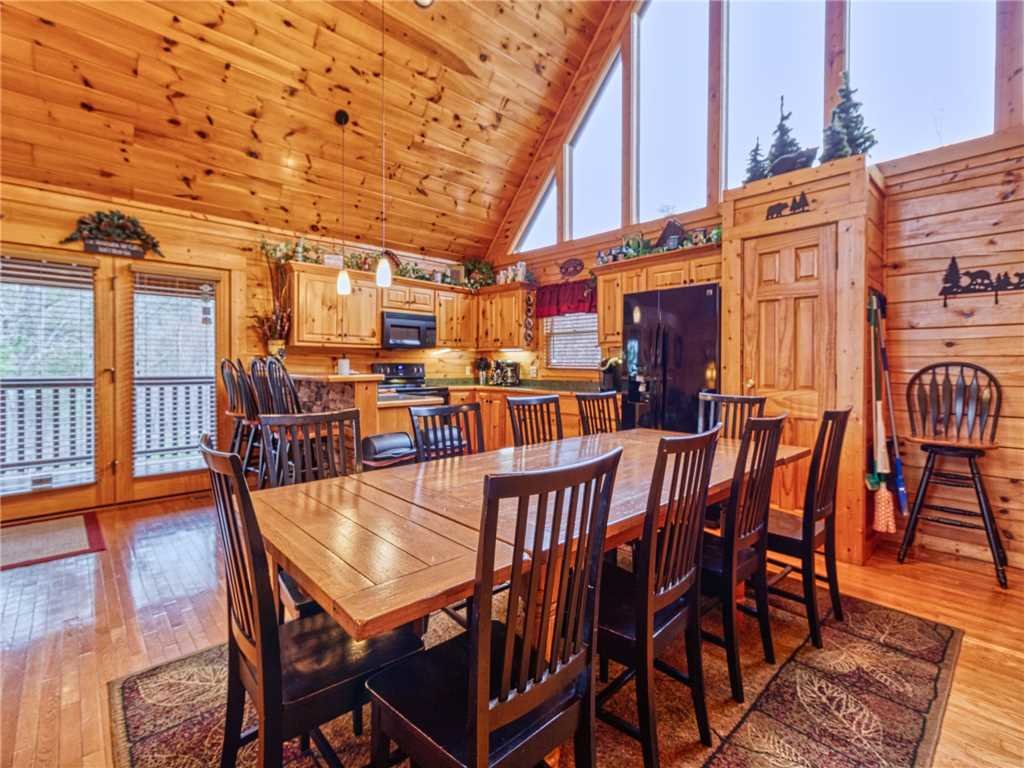 Gatlinburg Getaway Cabin In Gatlinburg W 5 Br Sleeps22
