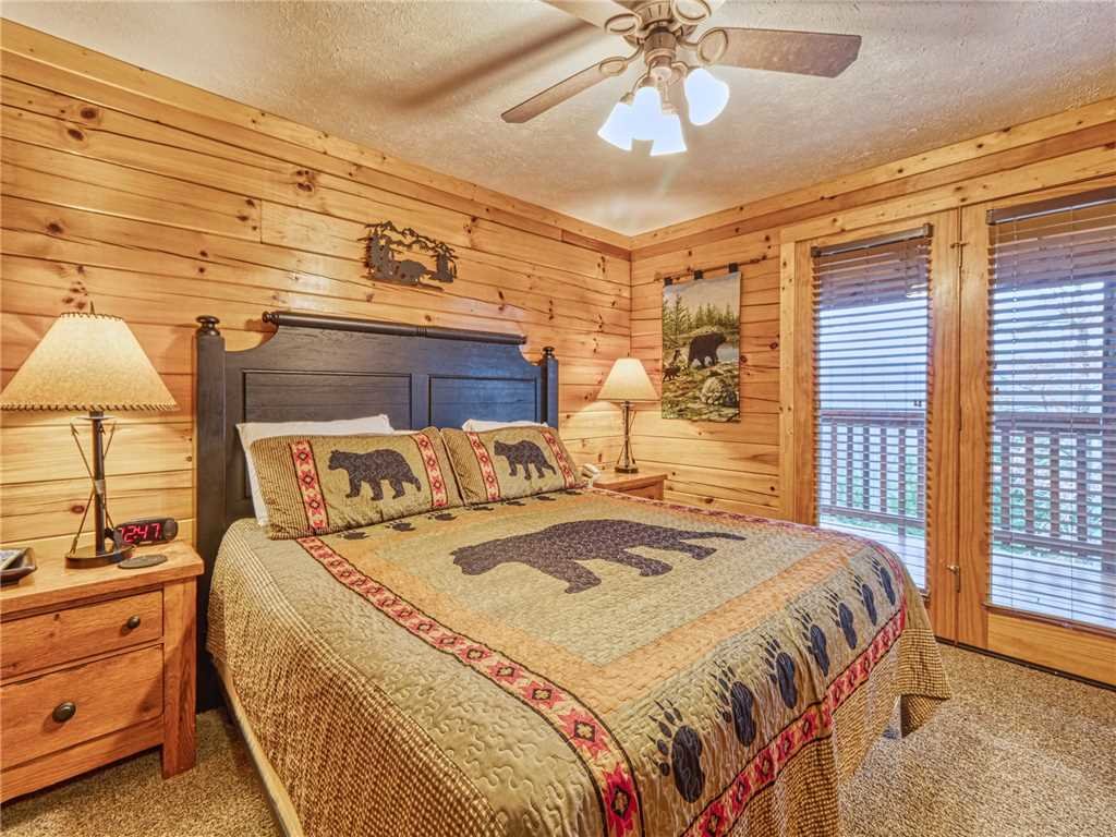 Gatlinburg Getaway Cabin In Gatlinburg W 5 Br Sleeps22