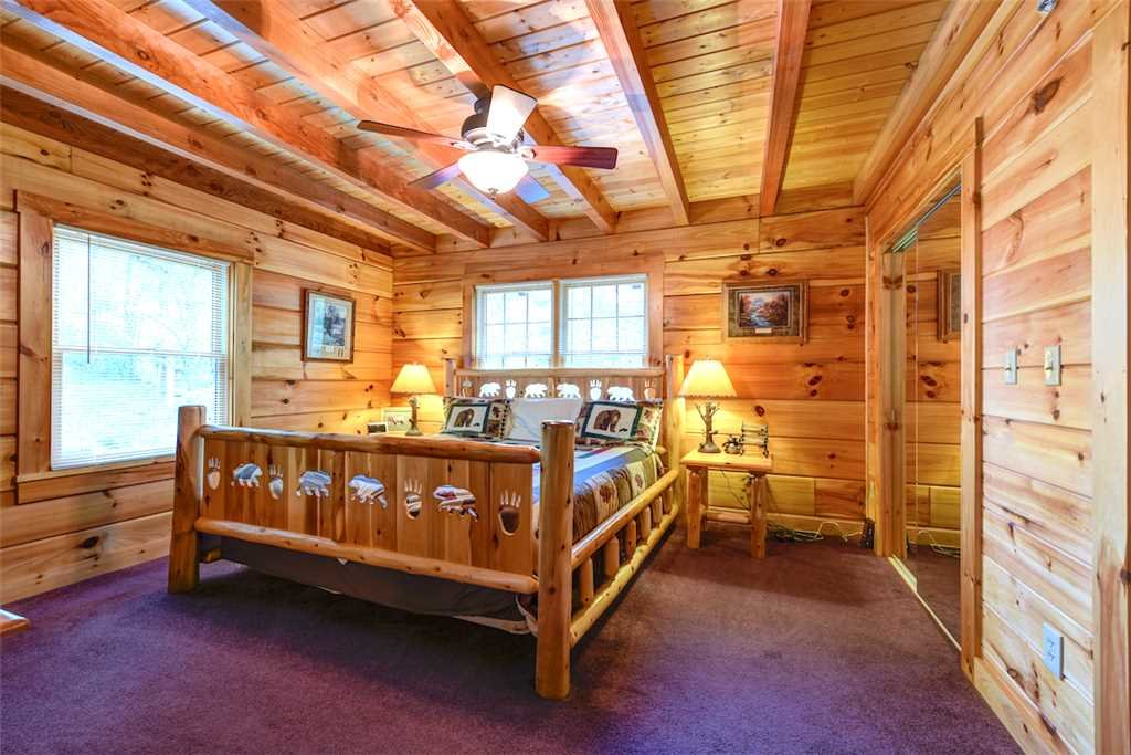 Elkhorn Lodge Cabin in Gatlinburg w/ 3 BR (Sleeps10)