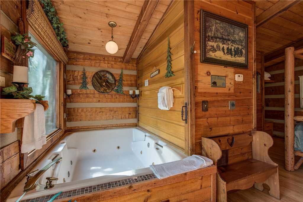 Rustic Charm Cabin in Gatlinburg w/ 1 BR (Sleeps2)