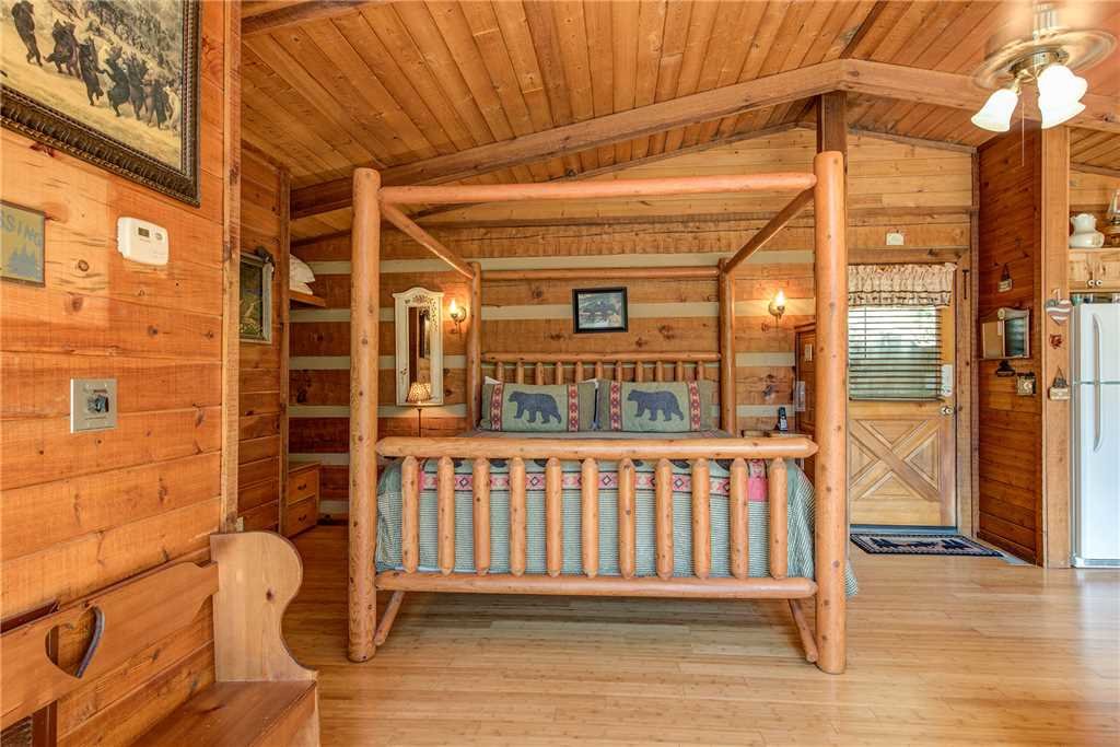 Rustic Charm Cabin in Gatlinburg w/ 1 BR (Sleeps2)