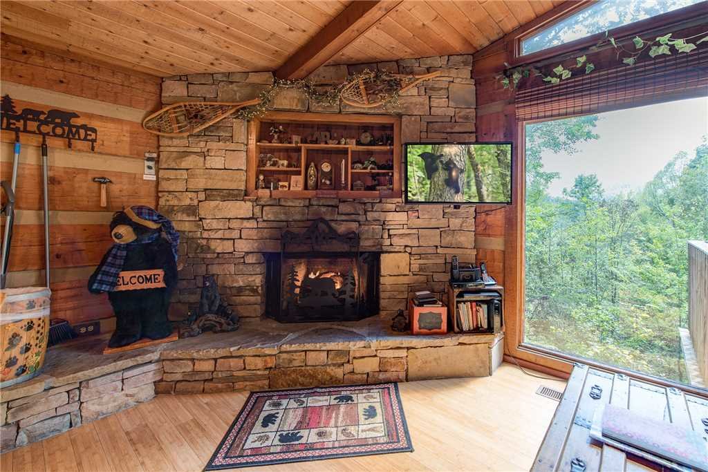 Rustic Charm Cabin in Gatlinburg w/ 1 BR (Sleeps2)