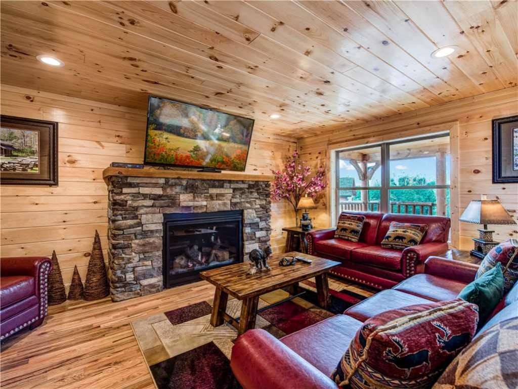 Smoky Mountain Dream Cabin in Gatlinburg w/ 5 BR (Sleeps12)