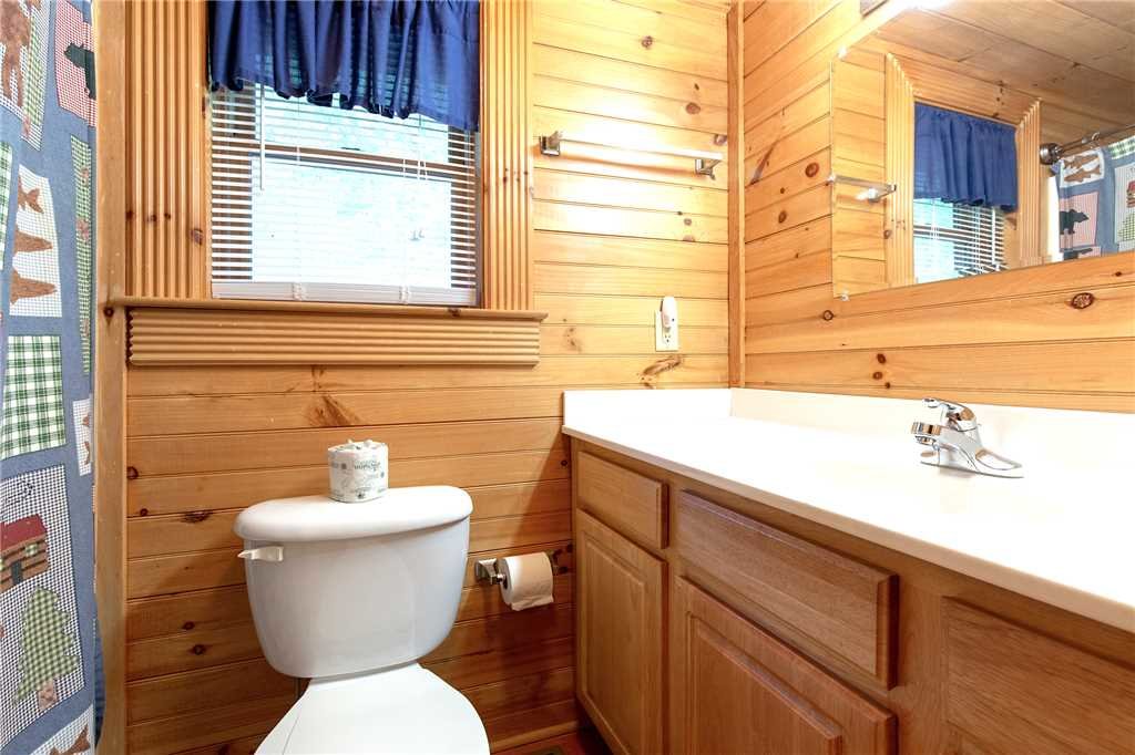 Candle Light Cabin in Sevierville w/ 2 BR (Sleeps6)