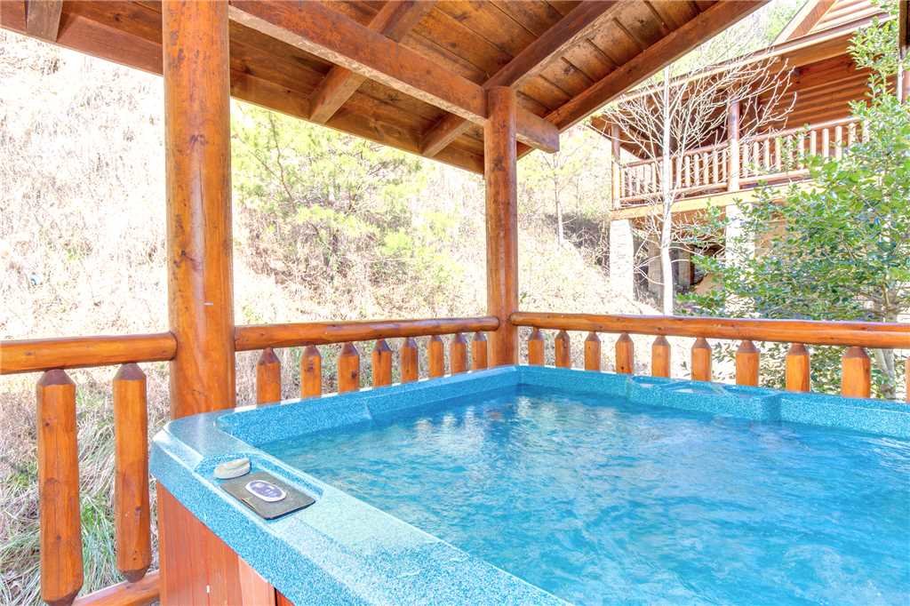 Candle Light Cabin in Sevierville w/ 2 BR (Sleeps6)