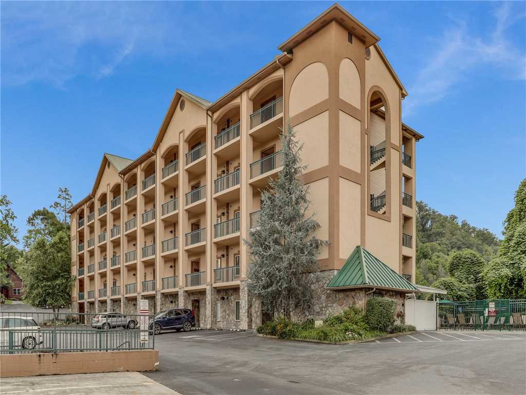 Downtown Delight in Gatlinburg w/ 2 BR (Sleeps6)