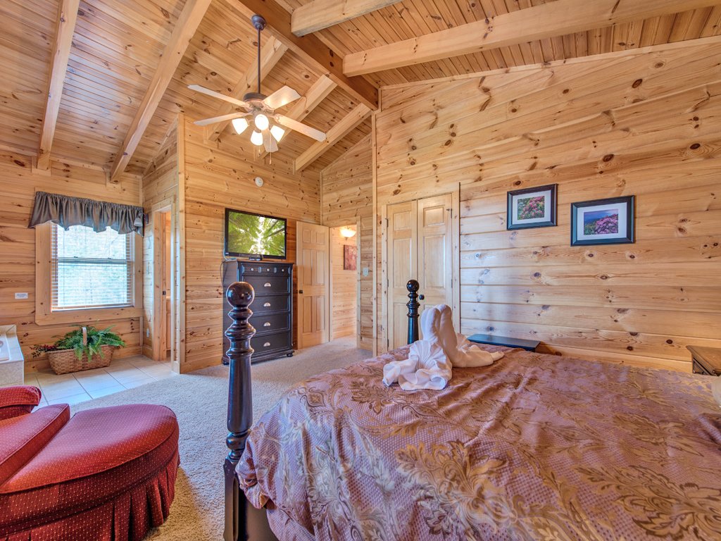 Misty Mountain Hideaway Cabin in Pigeon w/ 3 BR (Sleeps11)
