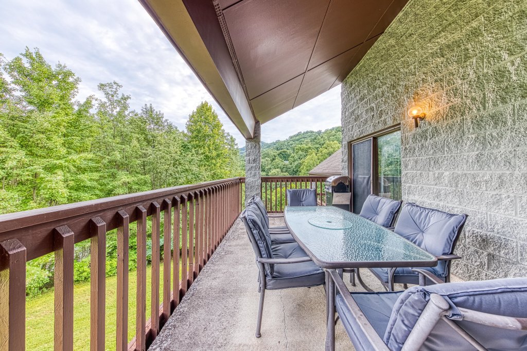 Alpine Condo in Gatlinburg w/ 3 BR (Sleeps8)