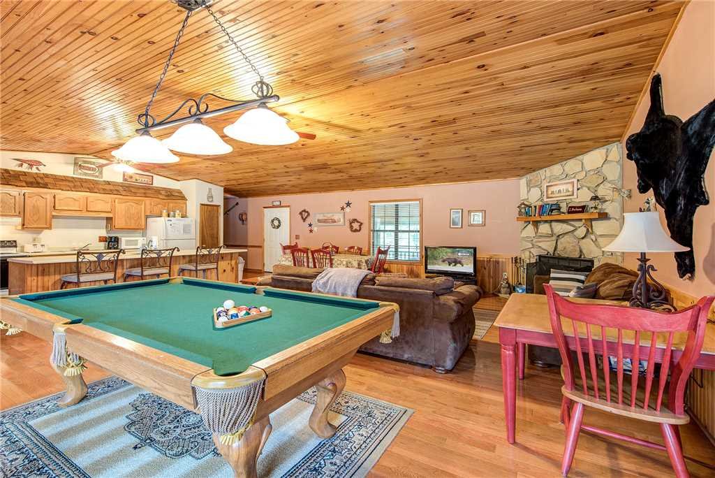 Willow Creek Cabin in Sevierville w/ 2 BR (Sleeps6)