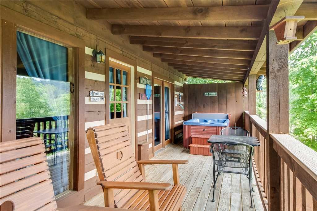 Nestled Inn in Gatlinburg w/ 1 BR (Sleeps2)