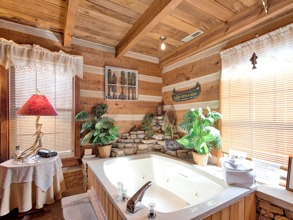 Fox Den Cabin In Gatlinburg W 2 Br Sleeps4