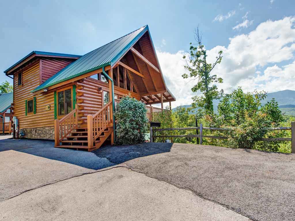 Endless View Cabin in Gatlinburg w/ 3 BR (Sleeps10)