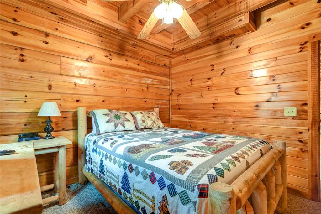 Honey Pot Cabin in Pigeon w/ 3 BR (Sleeps8)