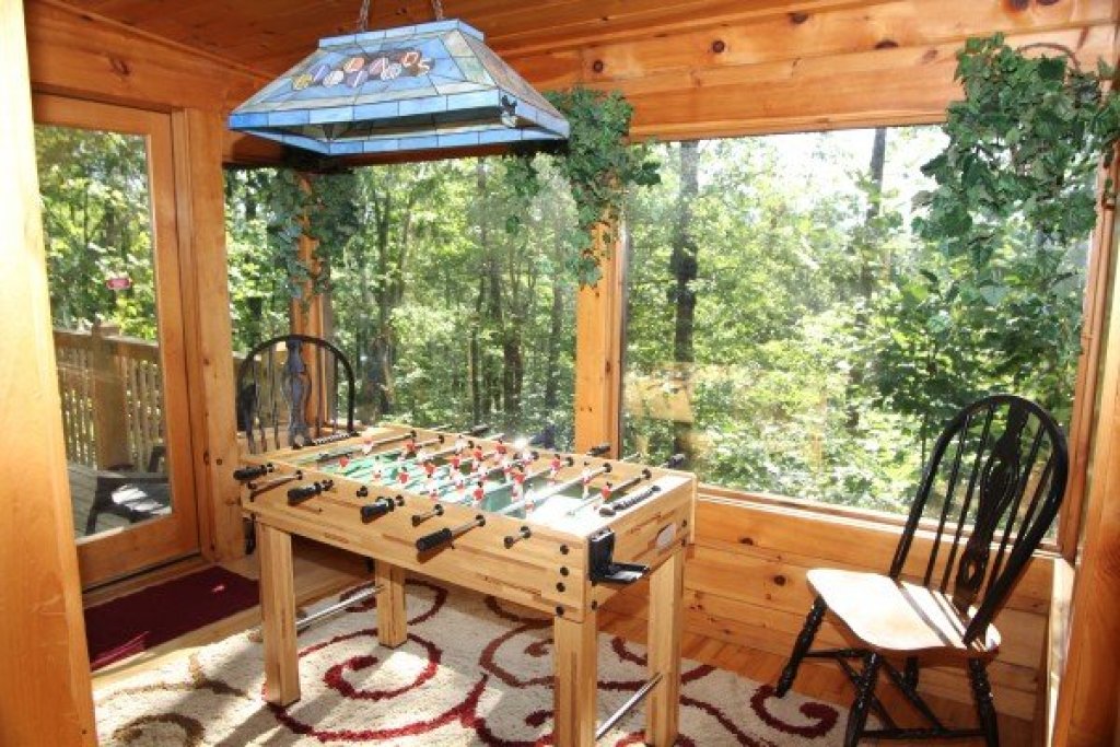 Black Bear Magic in Gatlinburg w/ 4 BR (Sleeps8)