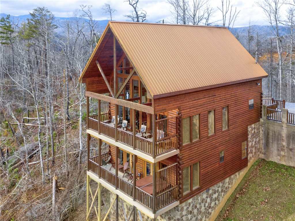 Bear's Eye View Cabin in Gatlinburg w/ 4 BR (Sleeps14)