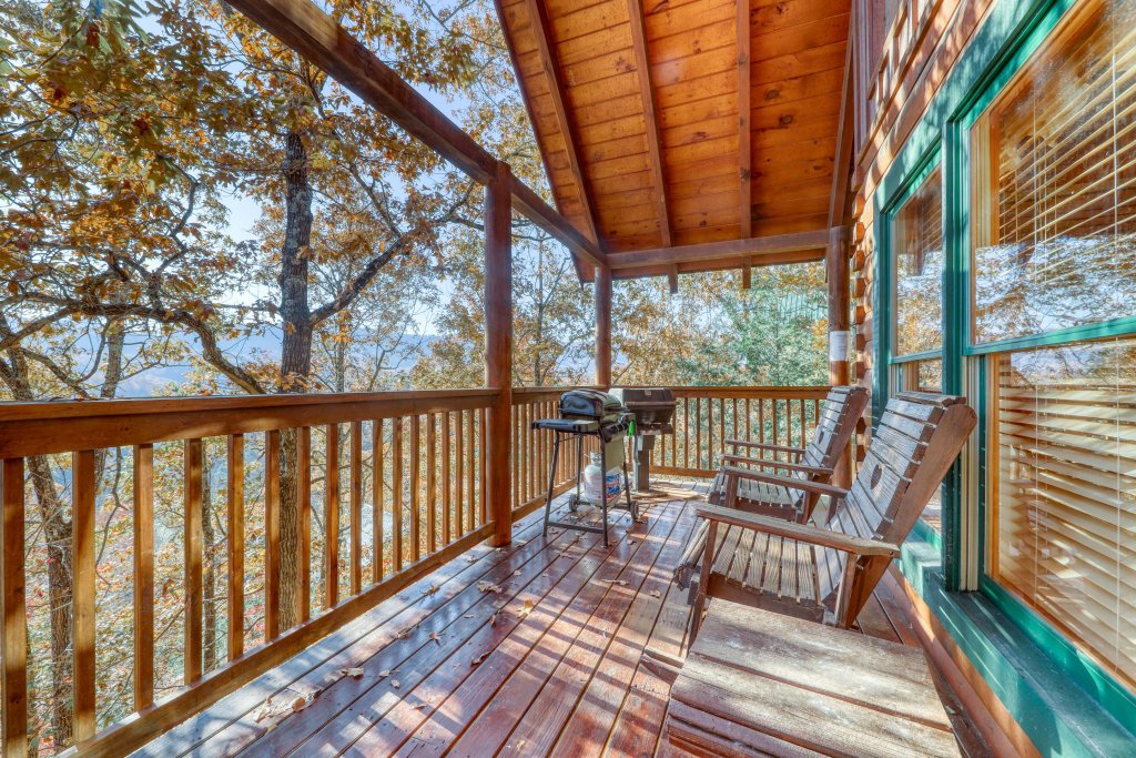 Treehouse in Pigeon w/ 2 BR (Sleeps6)