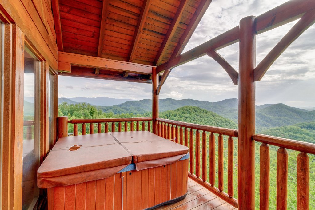 Eagles Nest in Pigeon w/ 2 BR (Sleeps10)