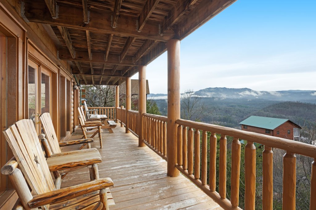 A Diamond In The Sky in Pigeon Forge w/ 8 BR (Sleeps22)