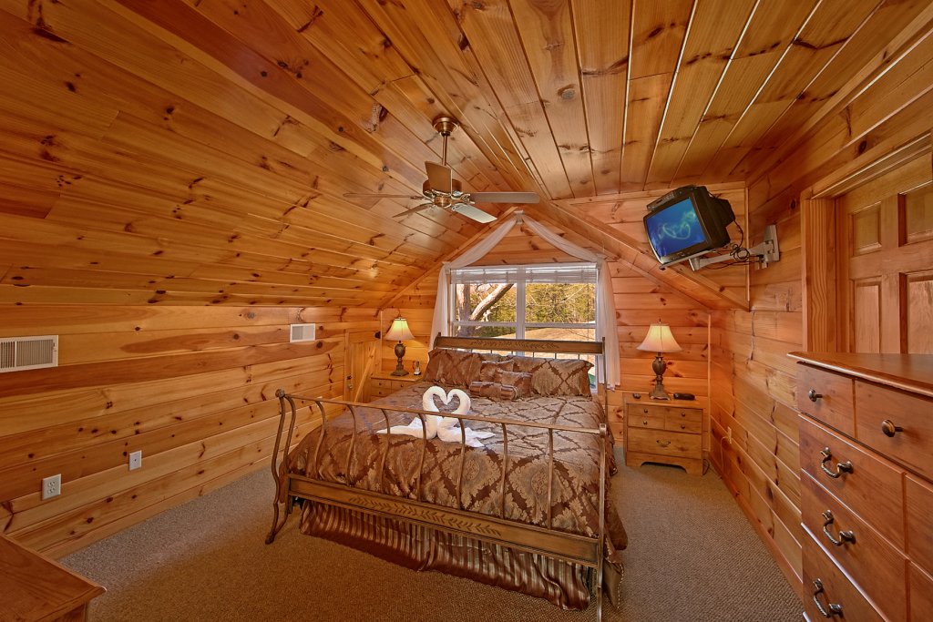 A Slice Of Heaven Cabin in Sevierville w/ 2 BR (Sleeps6)