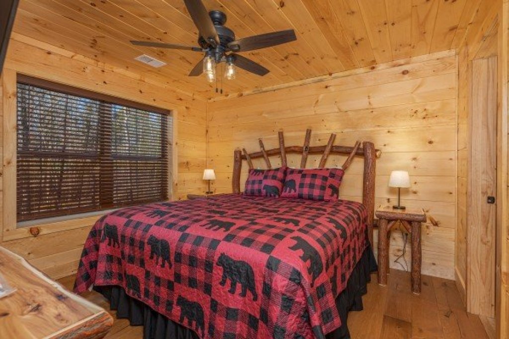 Bessy Bears Cabin in Gatlinburg w/ 2 BR (Sleeps8)