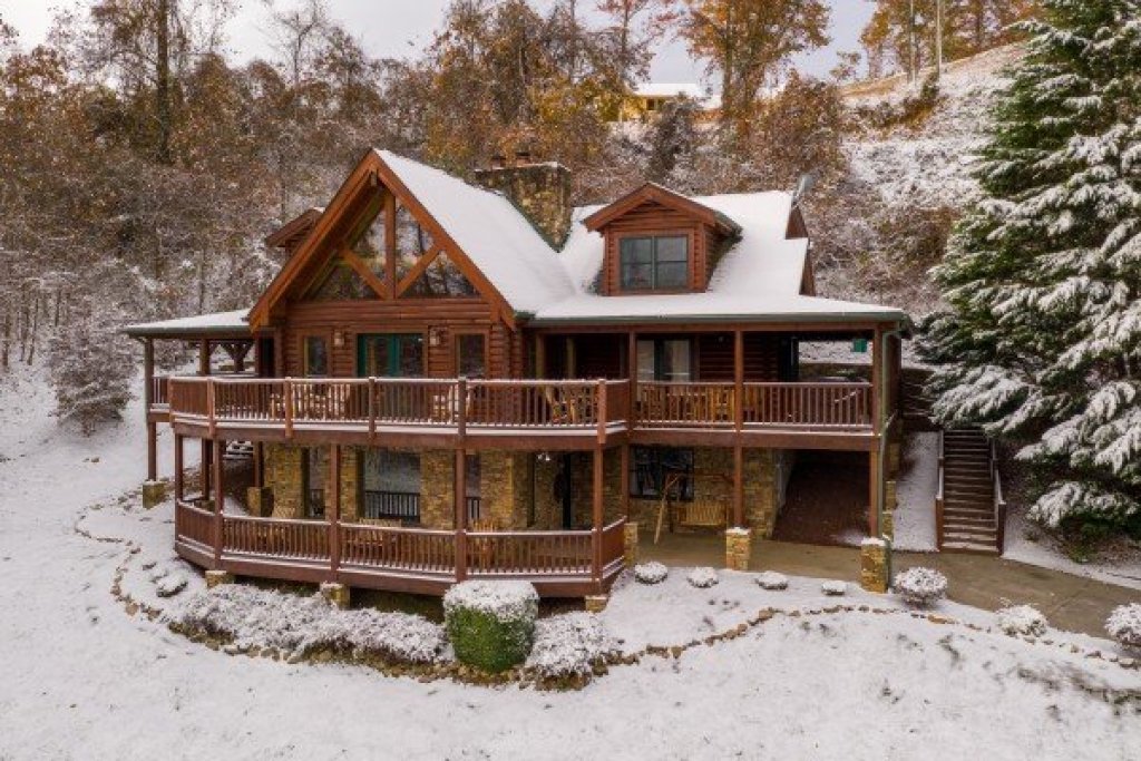 Lookout Lodge in Sevierville w/ 5 BR (Sleeps18)
