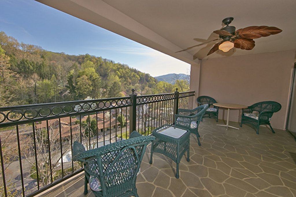 Gatehouse Condos 704 in Gatlinburg w/ 2 BR (Sleeps6)