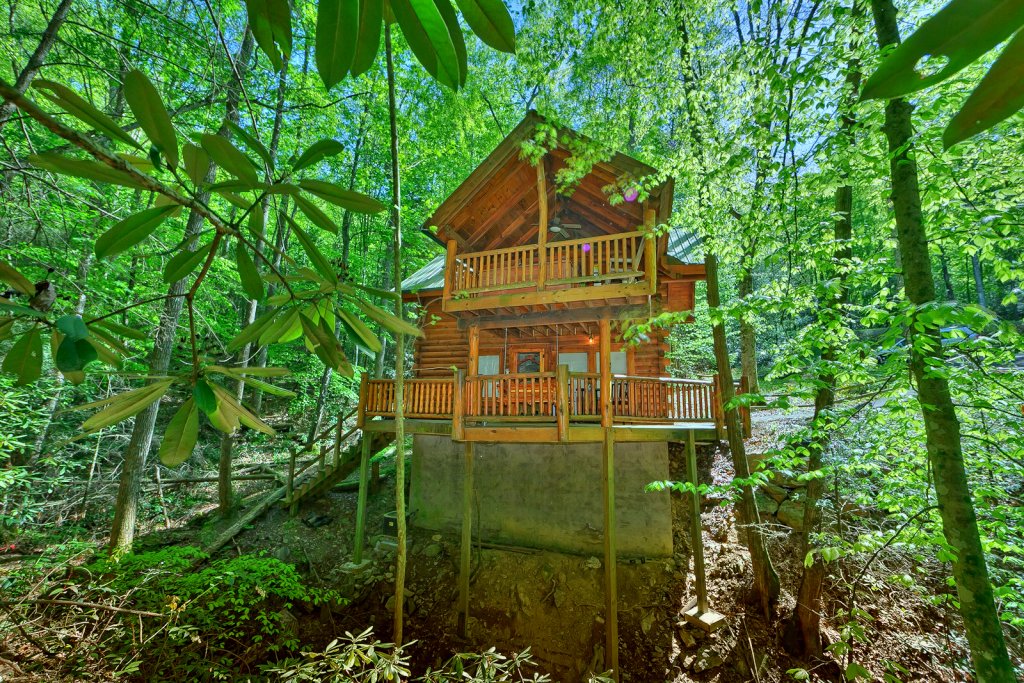 Creekside Hideaway Cabin in Sevierville w/ 1 BR (Sleeps2)