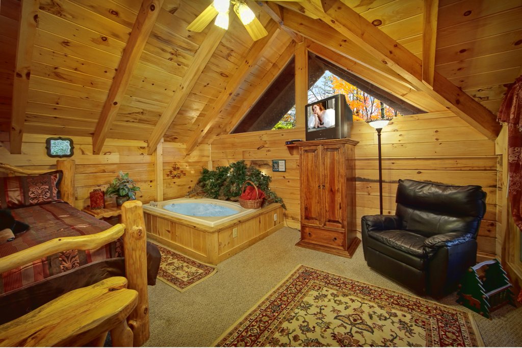 Creekside Hideaway Cabin in Sevierville w/ 1 BR (Sleeps2)
