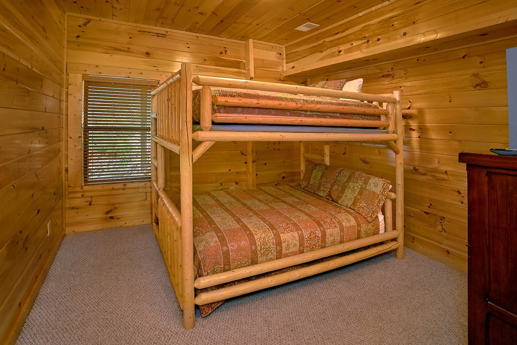 Diamond In The Rough Cabin in Gatlinburg w/ 5 BR (Sleeps14)