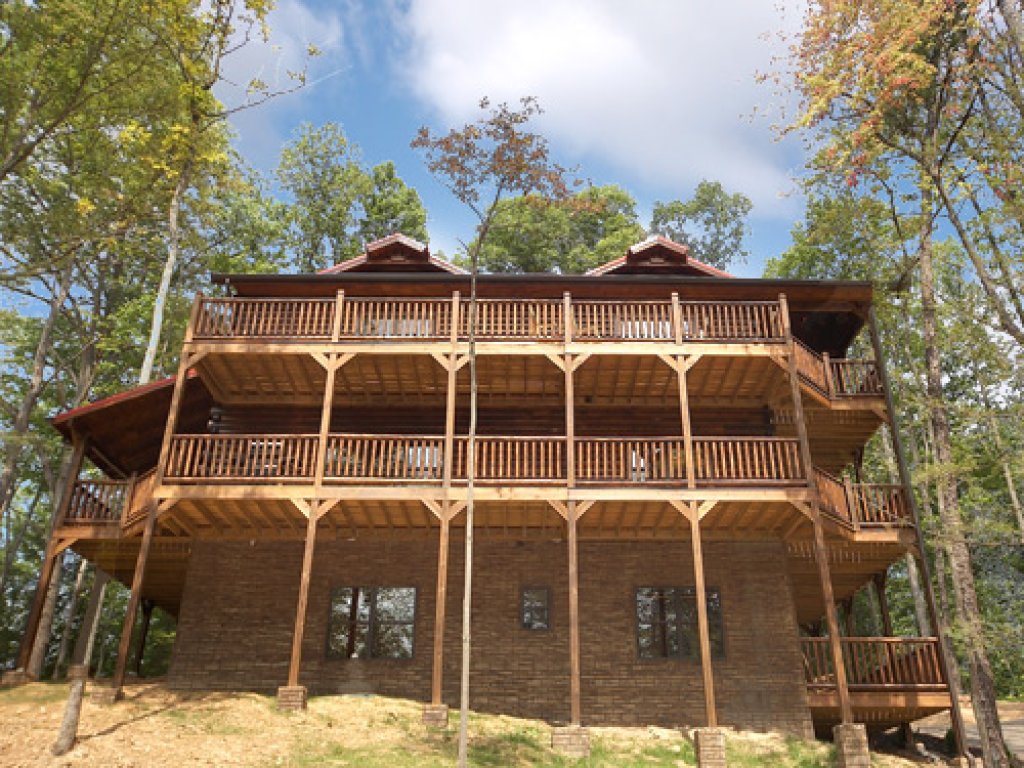Serenity Lodge Cabin in Gatlinburg w/ 5 BR (Sleeps14)