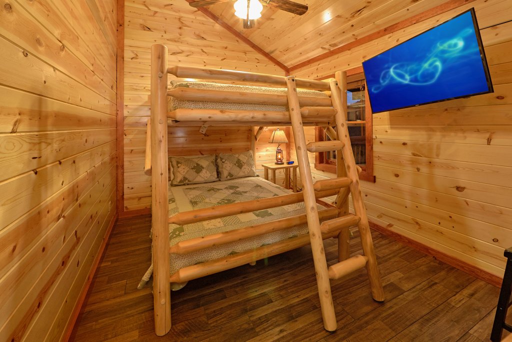 Splash Mountain Lodge Cabin in Sevierville w/ 4 BR (Sleeps10)