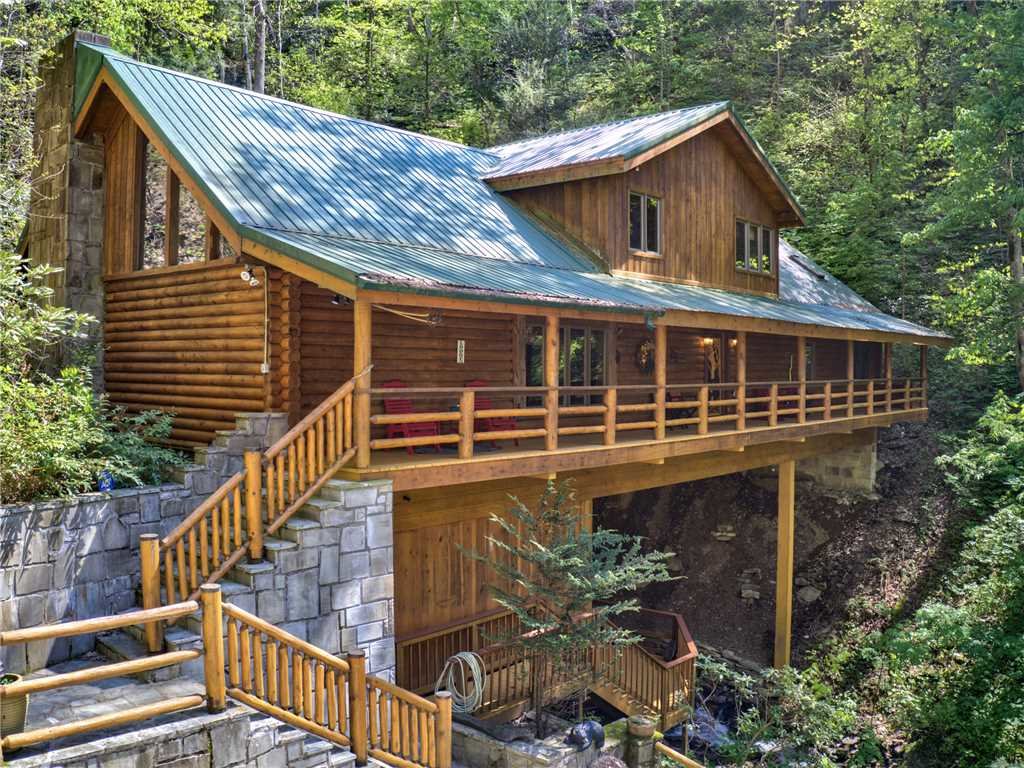 Black Bear Lodge in Cosby w/ 6 BR (Sleeps12)