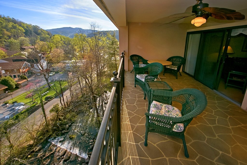 Gatehouse Condos 704 in Gatlinburg w/ 2 BR (Sleeps6)