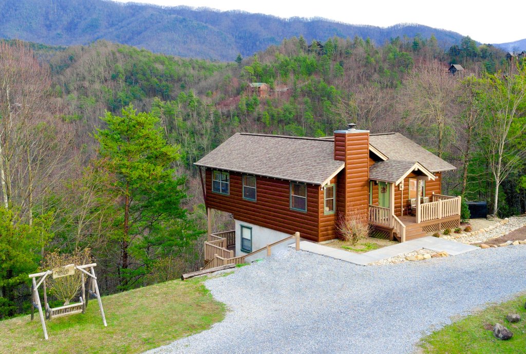 Cove Mountain Retreat Cabin in Sevierville w/ 3 BR (Sleeps6)
