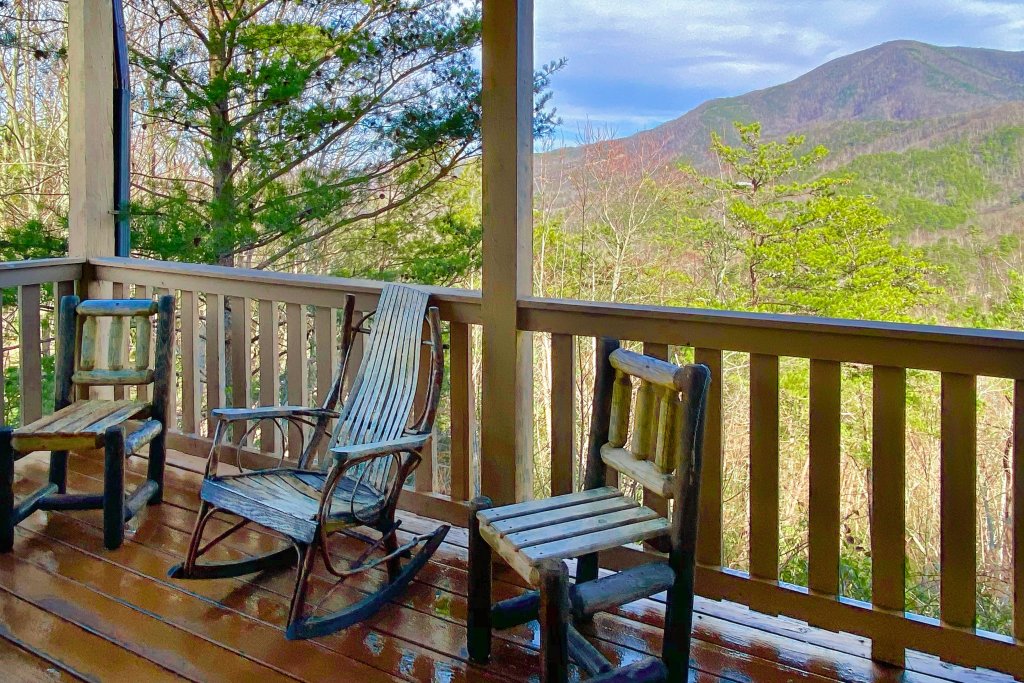 Cove Mountain Retreat Cabin in Sevierville w/ 3 BR (Sleeps6)