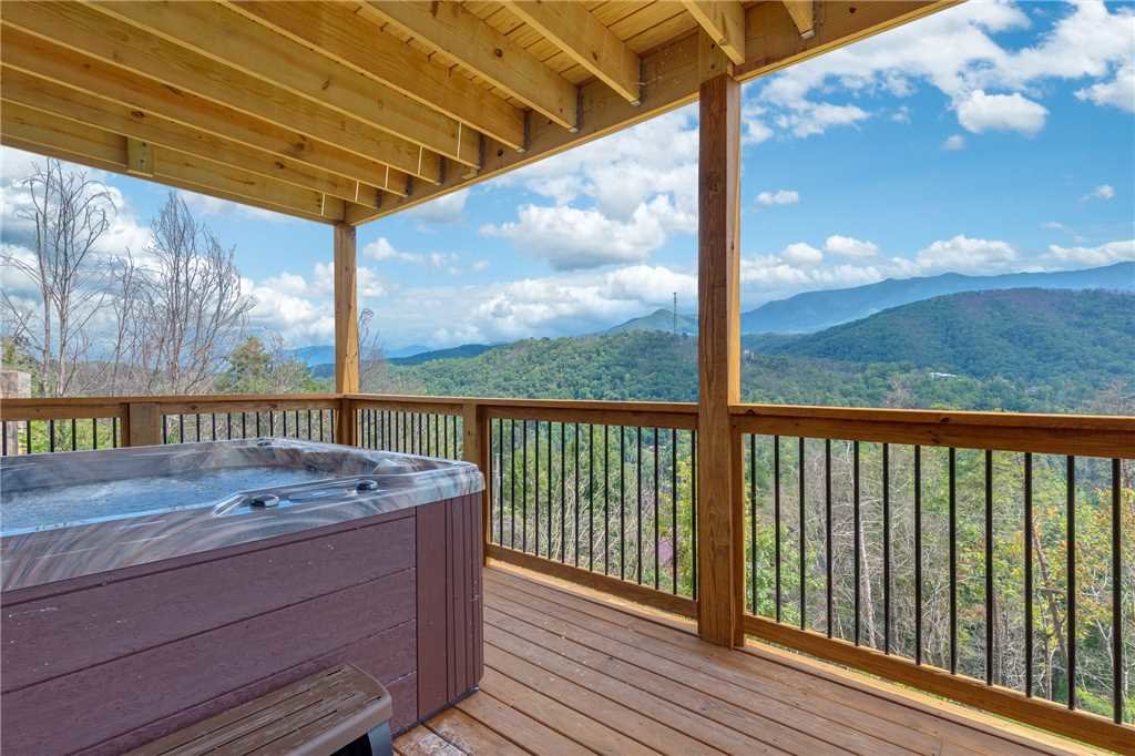 All About The View Cabin in Gatlinburg w/ 6 BR (Sleeps12)