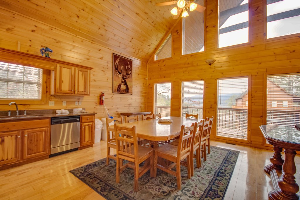 Hillbilly Hilton 525 Cabin in GATLINBURG w/ 5 BR (Sleeps14)