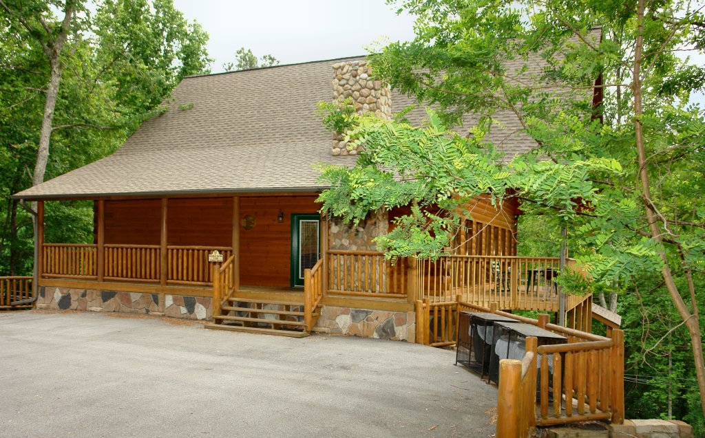 Hillbilly Hilton 525 Cabin in GATLINBURG w/ 5 BR (Sleeps14)