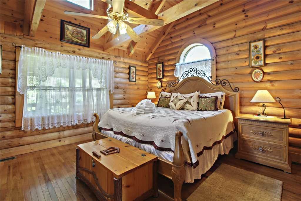 Alpine Ski Lodge Cabin in Gatlinburg w/ 2 BR (Sleeps6)