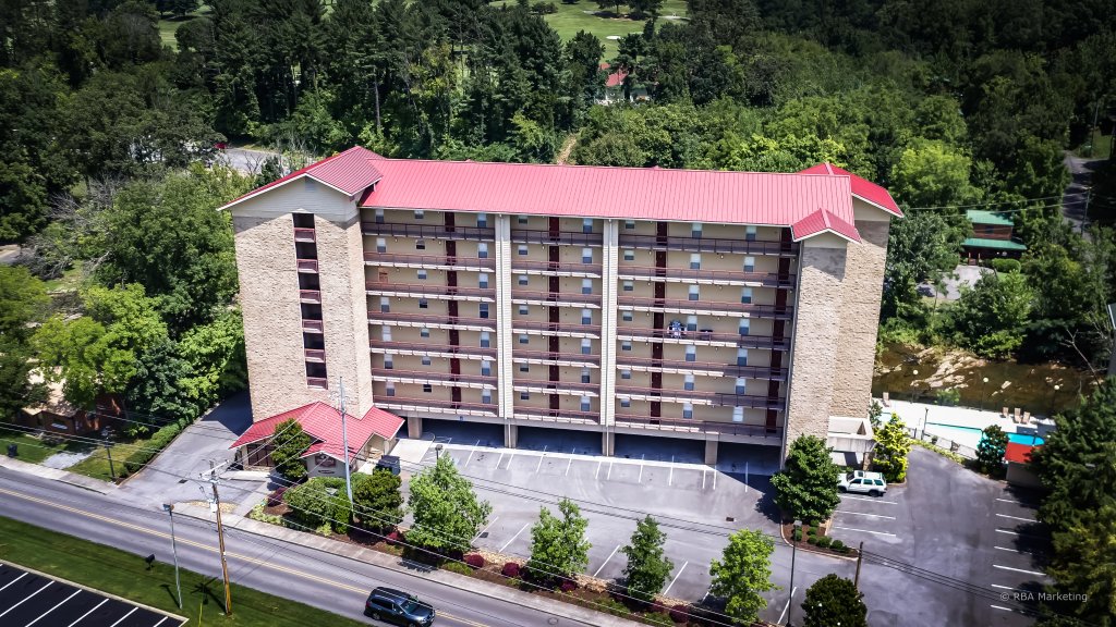 Cedar Lodge 404 in Pigeon w/ 2 BR (Sleeps6)