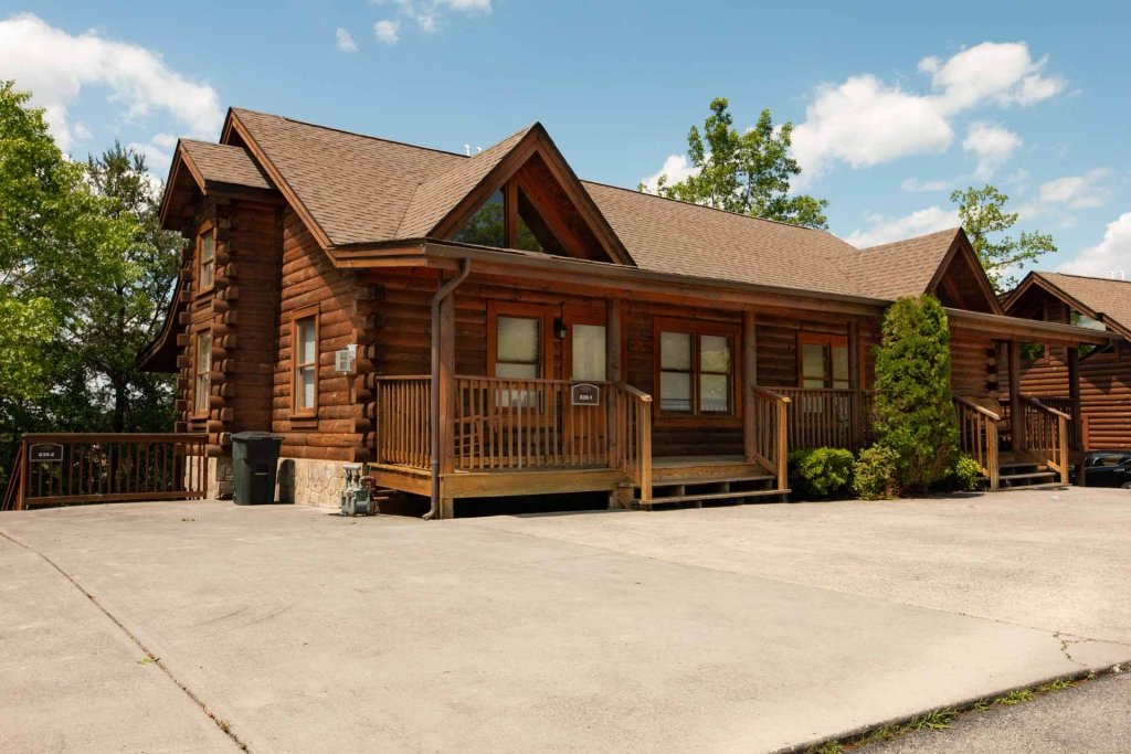 839a Golf View Cabins Rockin' Robin in Pigeon w/ 3 BR (Sleeps13)