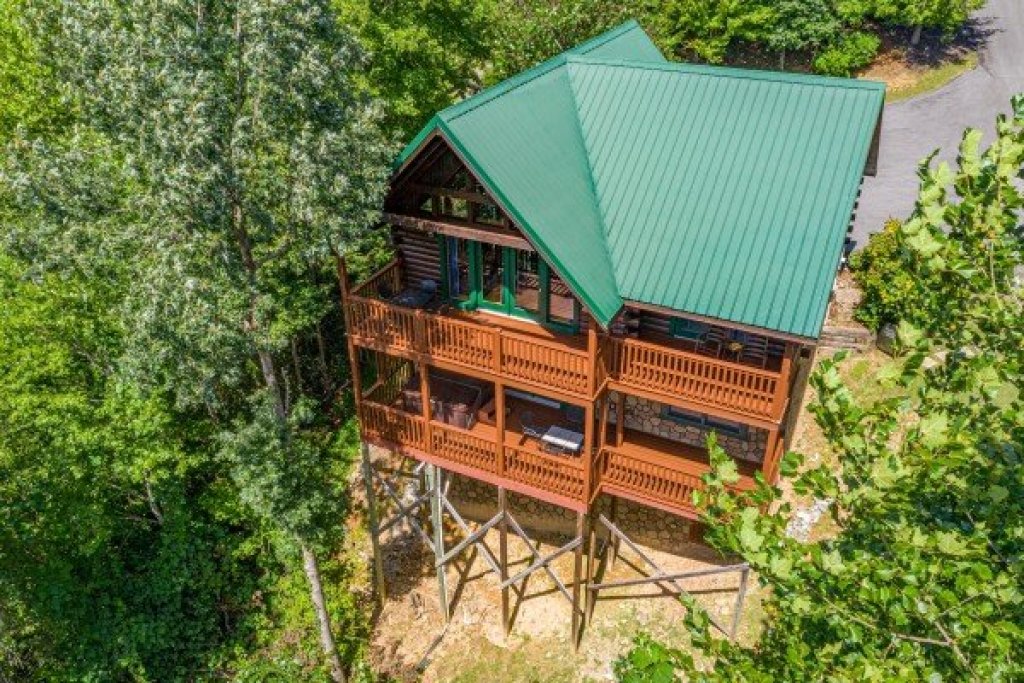 Private Indulgences in Gatlinburg w/ 2 BR (Sleeps8)