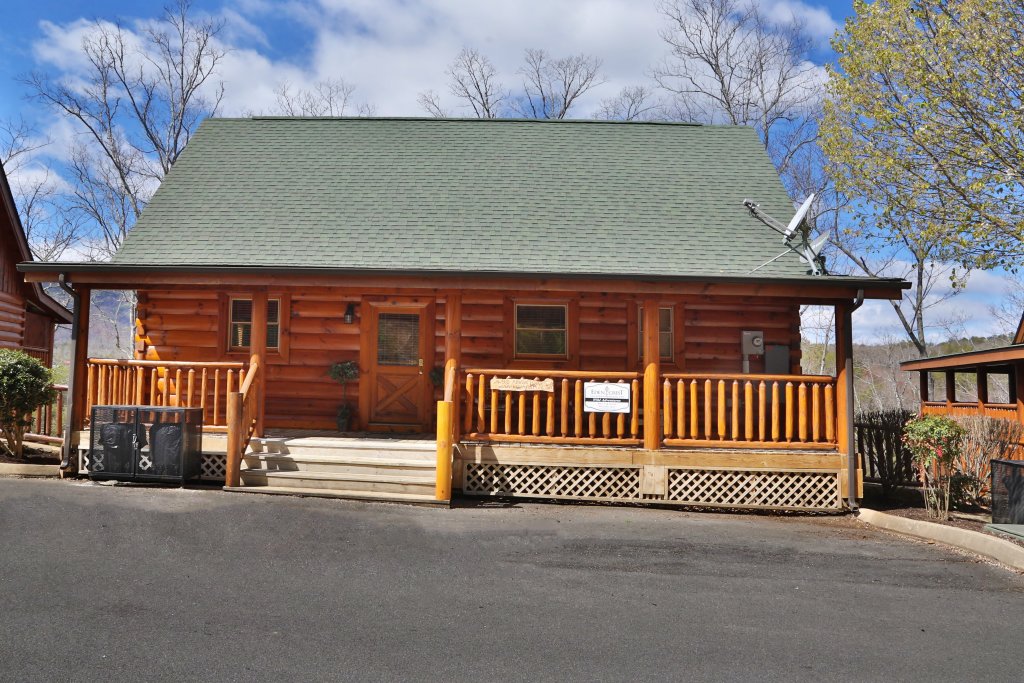 Wild Adventures Cabin in Sevierville w/ 1 BR (Sleeps8)