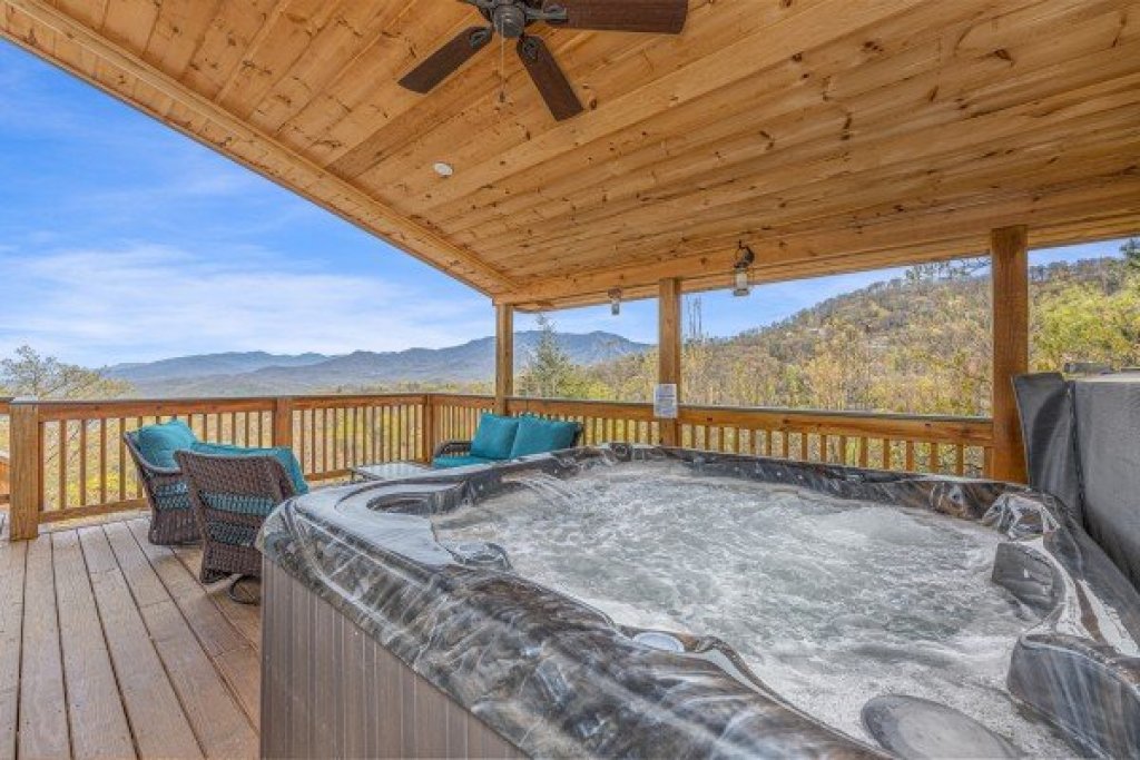 Ober The Top Views in Gatlinburg w/ 3 BR (Sleeps10)